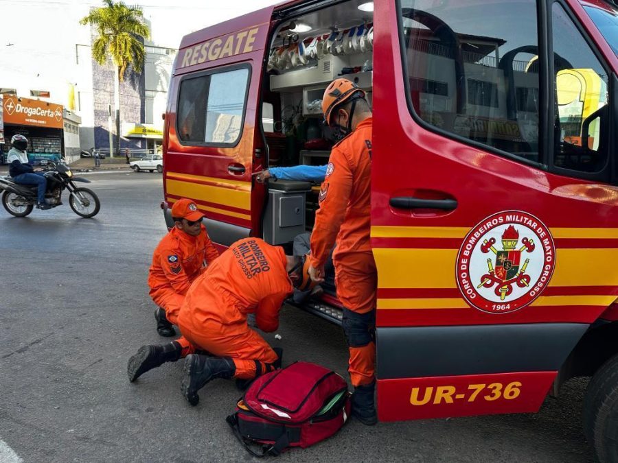 Corpo de Bombeiros socorre jovem de 16 anos que ficou ferida após acidente de trânsito