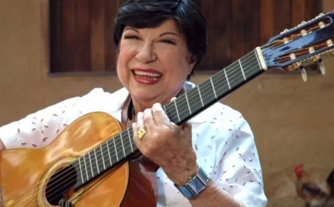 Há 101 anos nascia Inezita Barroso, voz referencial do Brasil caboclo do interior