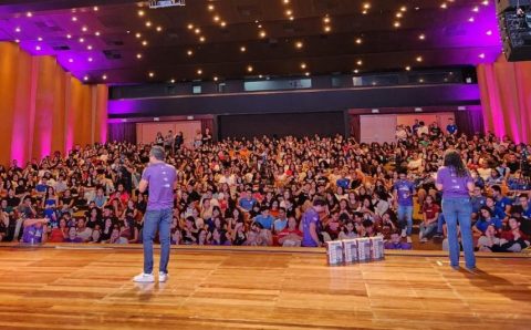 Aulão Inaugural do Pré-Enem Digit@l MT 2026 reúne 500 estudantes no Teatro da UFMT