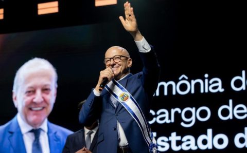 Otaviano Pivetta recebe faixa de governador e reforça compromisso de seguir com investimentos em todas as áreas