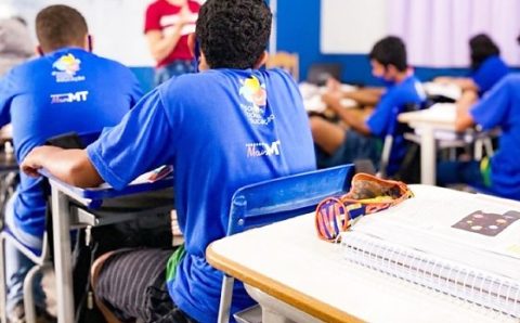 MT:  REDES PÚBLICA E PRIVADA:    Em meio a agressão, MT cria política contra violência nas escolas