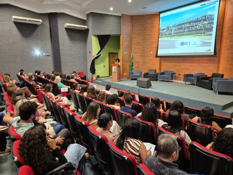 Escola de Saúde Pública de MT acolhe 36 residentes em semana de integração profissional