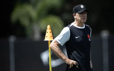 Renato Gaúcho define prioridades em retorno ao Vasco