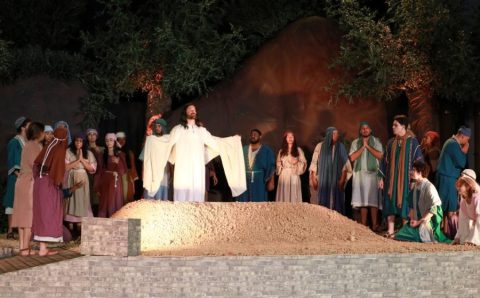 Governo de MT abre Auto da Paixão de Cristo com programação gratuita na Arena Pantanal