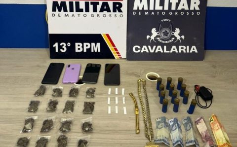 Cavalaria da Polícia Militar detém oito pessoas por tráfico de drogas