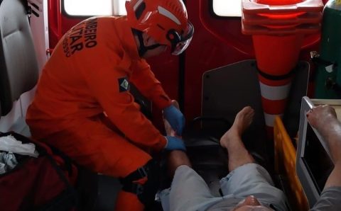 Corpo de Bombeiros socorre duas vítimas de acidentes com motocicletas registrados neste sábado em diferentes municípios