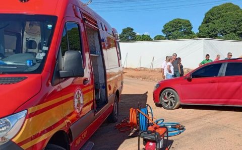 Corpo de Bombeiros presta socorro à vítima de acidente de trânsito em Santa Rita do Araguaia