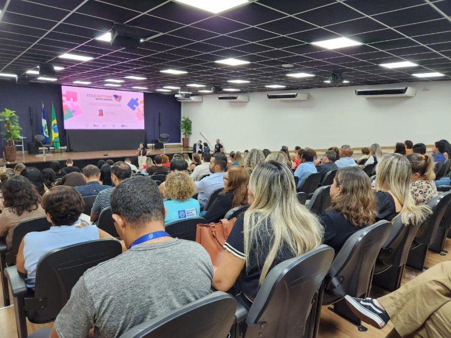 Seduc lança pós-graduação para capacitar profissionais no atendimento a alunos com TEAb