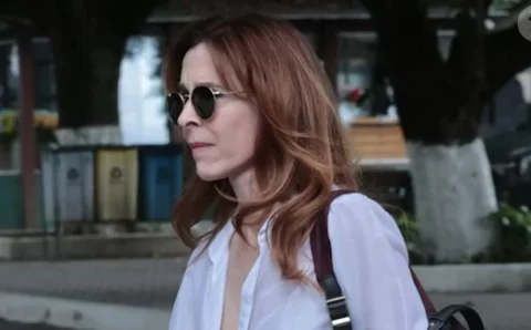 Velório de Dennis Carvalho emociona Deborah Evelyn, sua ex-mulher, Marieta Severo, Claudia Abreu, mais famosos e filhos do icônico diretor de novelas da Globo