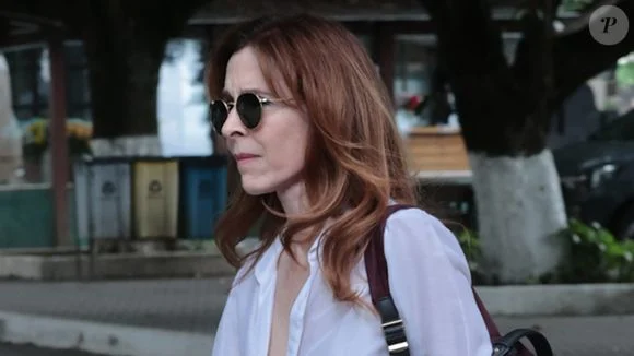 Velório de Dennis Carvalho emociona Deborah Evelyn, sua ex-mulher, Marieta Severo, Claudia Abreu, mais famosos e filhos do icônico diretor de novelas da Globo