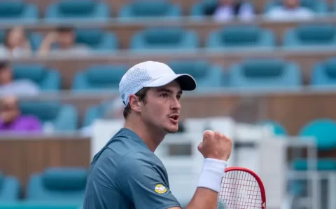 João Fonseca vence estreia em Miami e terá Alcaraz na 2ª rodada