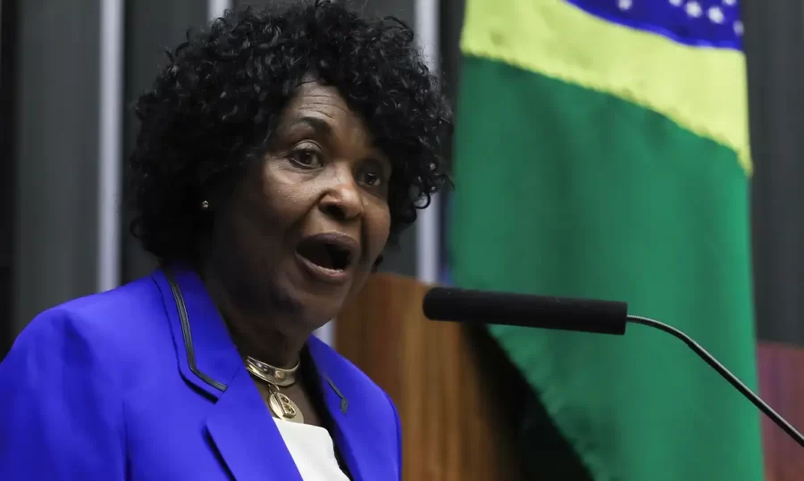 Reserva de cadeiras no Legislativo pode aumentar participação feminina