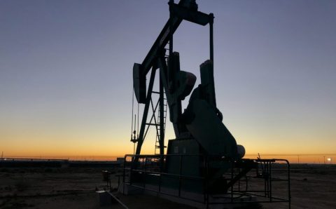 PETRÓLEO:  Petróleo volta a disparar e sobe até 35% na semana com escalada da guerra no Irã