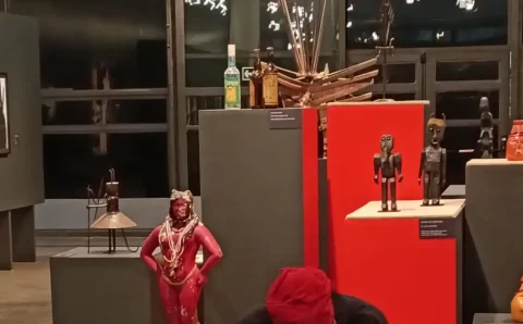 Exposição explora presença de Exu na cultura afro-brasileira
