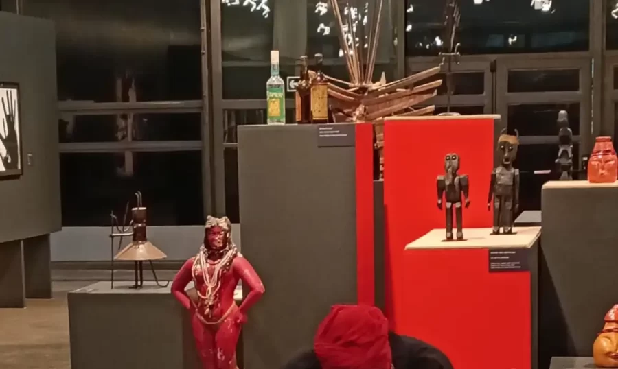 Exposição explora presença de Exu na cultura afro-brasileira
