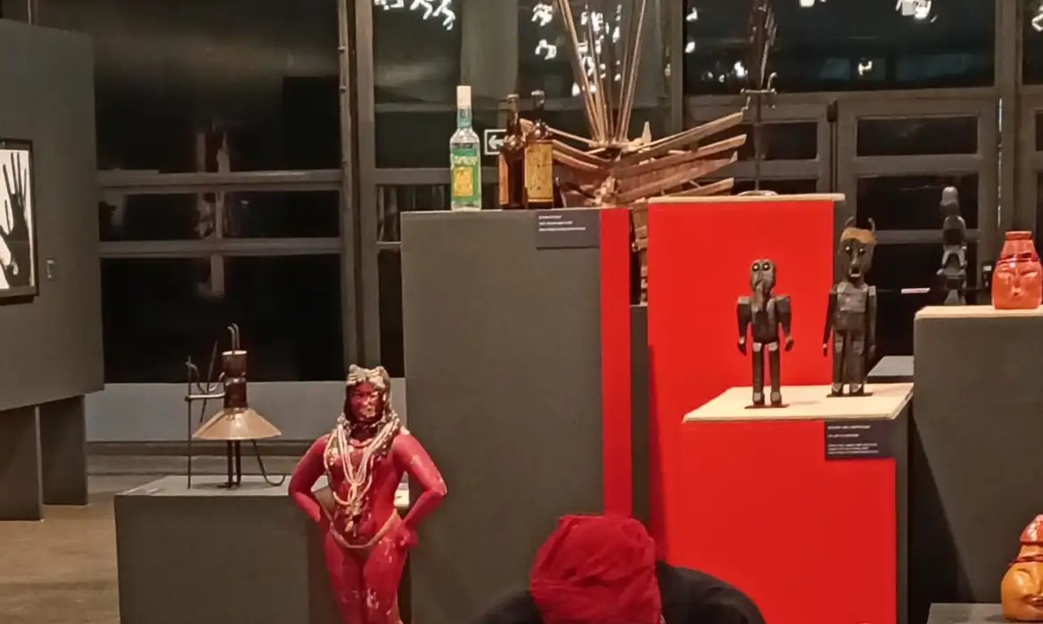 Exposição explora presença de Exu na cultura afro-brasileira