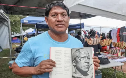 Indígena no Xingu aprendeu português para salvar aldeia, diz biógrafo