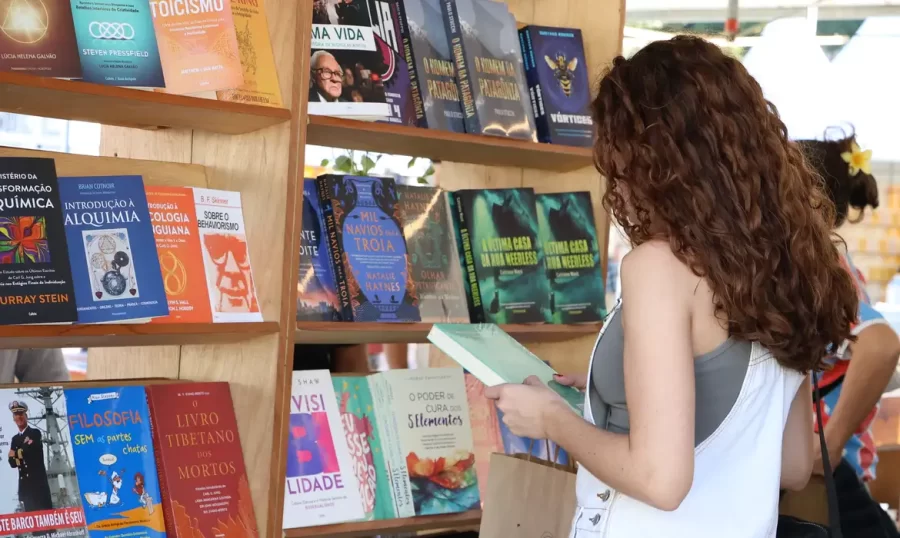 Saiba como incentivar a leitura de livros na era digital