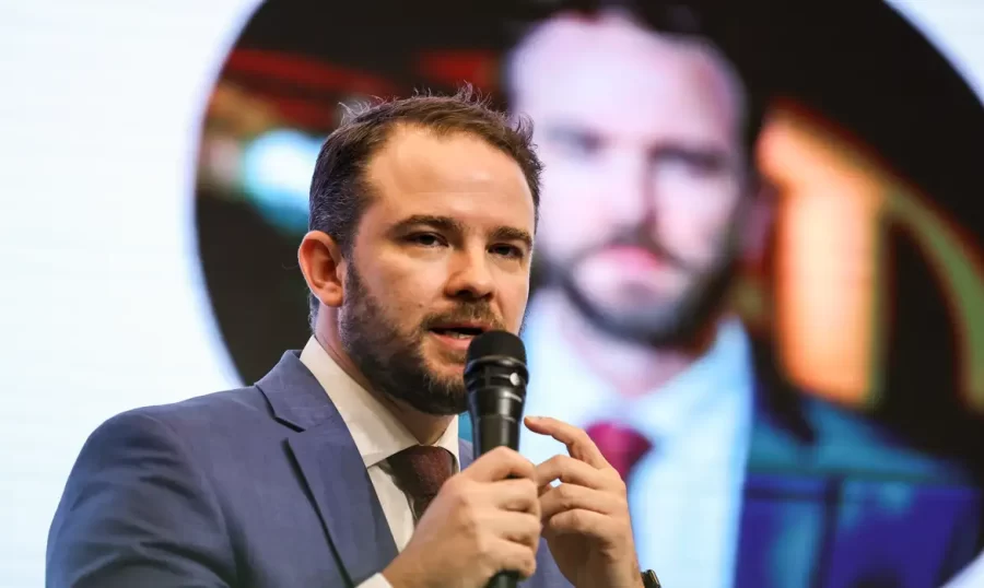 Durigan assume Fazenda sob pressão fiscal e herda desafios de Haddad