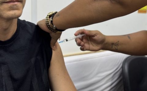 Mato Grosso promove o Dia D de vacinação contra a gripe neste sábado (25); confira o público-alvo