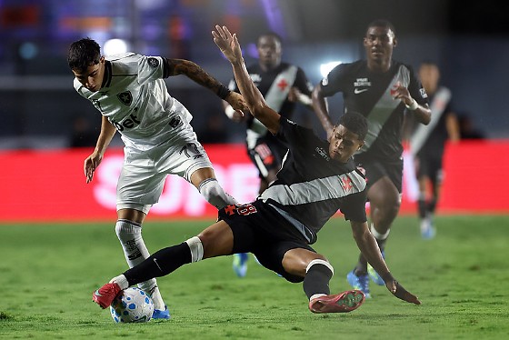 CAMPEONATO BRASILEIRO:   Botafogo vence Vasco de virada pelo Brasileirão na primeira derrota de Renato Gaúcho