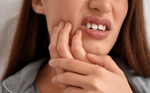 Mau hálito pode ir além da boca: o que seu corpo está tentando revelar