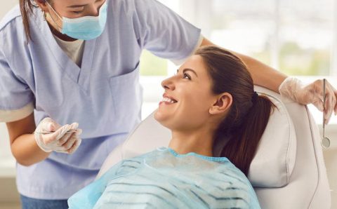 Mancha no dente: 11 causas, tipos (e o que fazer)