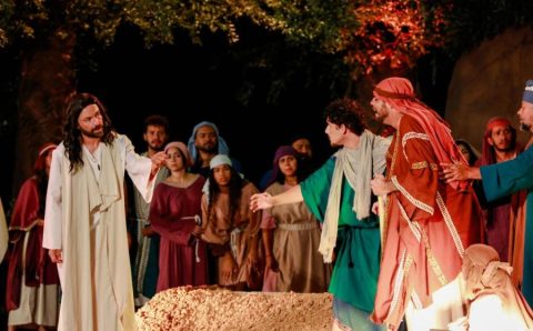 Auto da Paixão de Cristo reúne milhares de pessoas e reforça inclusão social em MT