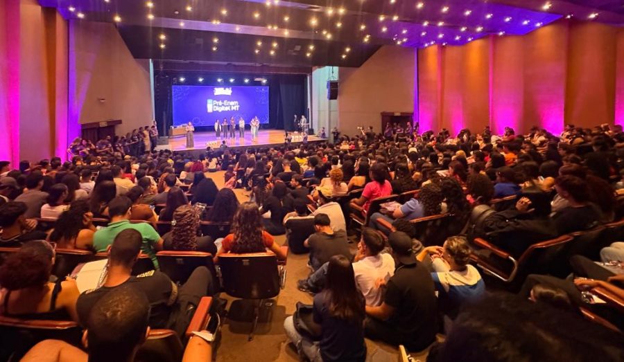 Seduc inicia as aulas e entrega de materiais do curso preparatório Pré-Enem Digit@l 2026