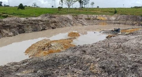 Batalhão Ambiental da PM fecha garimpo ilegal na zona rural de Novo Mundo