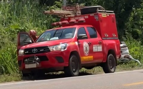 Corpo de Bombeiros presta socorro à vítima de acidente de trânsito na BR-174