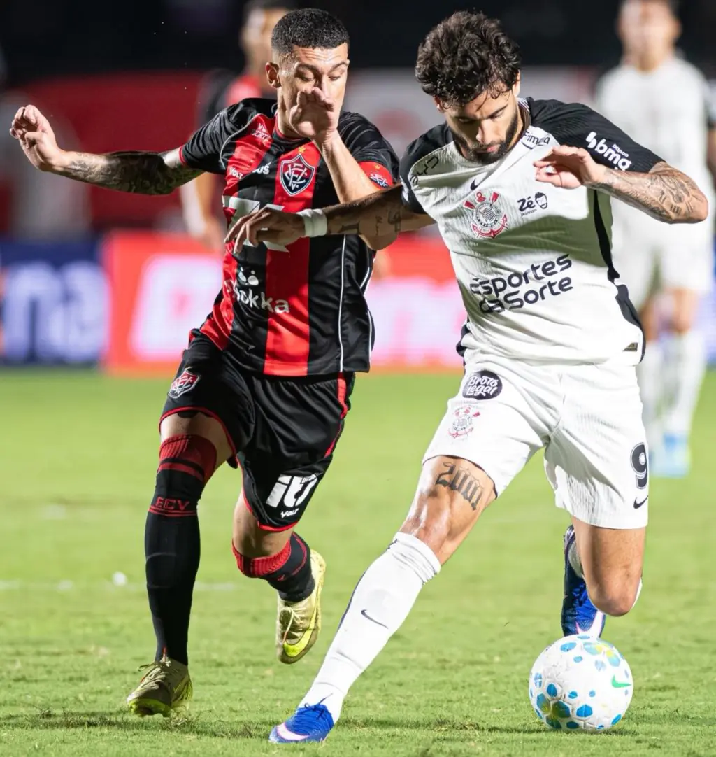 Corinthians empata com Vitória, aumenta jejum no Brasileiro e pode terminar rodada no Z4
