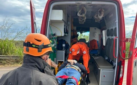 Corpo de Bombeiros socorre vítima de acidente envolvendo três veículos em Campo Novo do Parecis