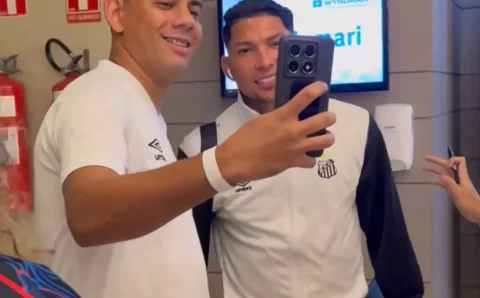 Desfalcado, Santos desembarca em Salvador para enfrentar o Bahia