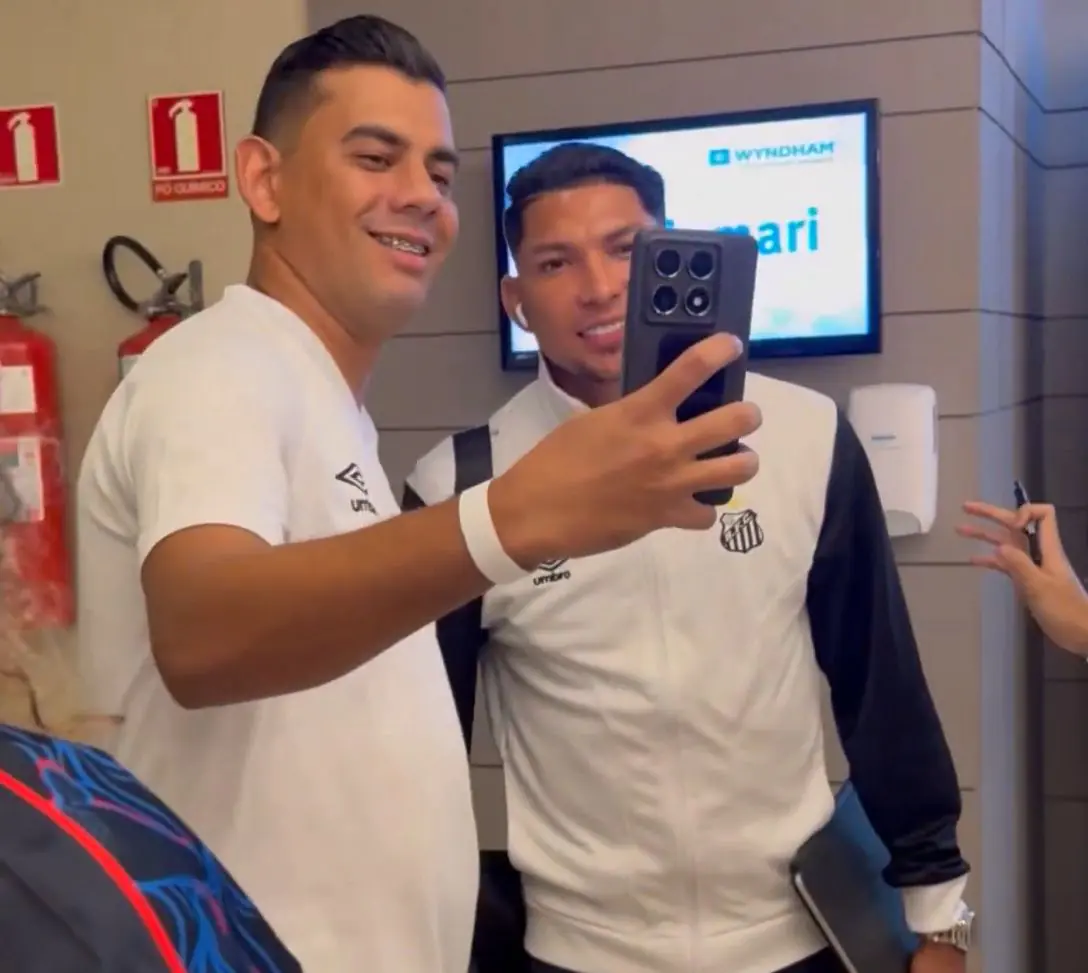 Desfalcado, Santos desembarca em Salvador para enfrentar o Bahia