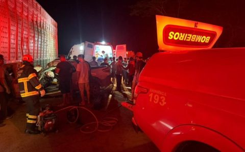 Corpo de Bombeiros atende duas ocorrências de acidentes de trânsito em rodovias neste domingo (26)