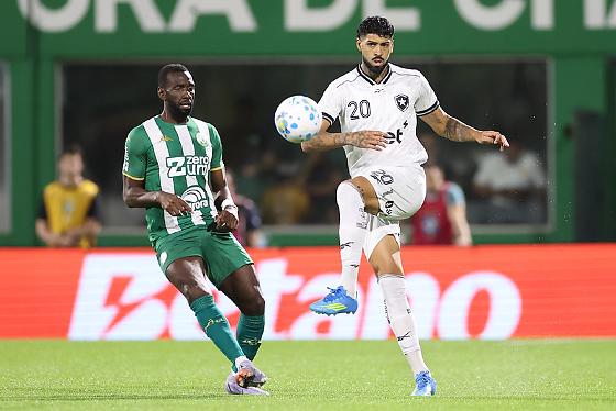 CAMPEONATO BRASILEIRO:   Botafogo faz três gols no início e goleia a Chapecoense na Arena Condá