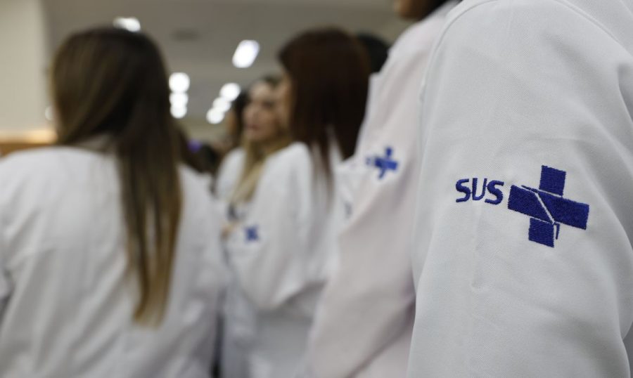 Agora Tem Especialistas receberá reforço de mais de mil médicos