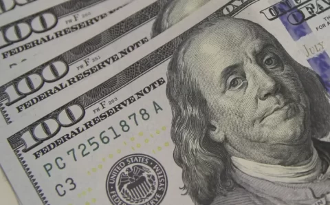 Dólar cai para R$ 5,01, e bolsa renova recorde com ajuda do exterior