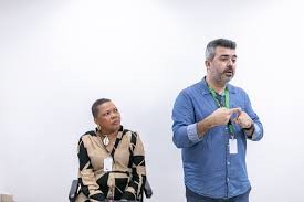 Entre datas de inclusão, ensino bilíngue abre caminhos para crianças surdas em Cuiabá