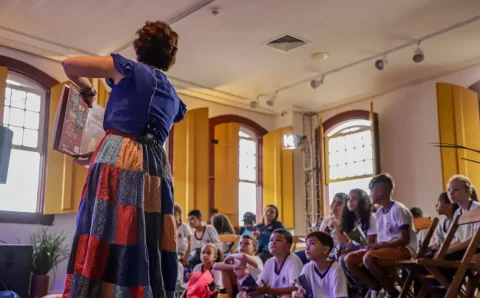 Novas tecnologias impactam hábito de contação de histórias