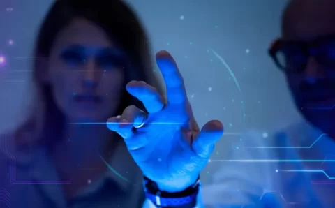 IA acelera desinformação e ameaça democracias, alerta pesquisa