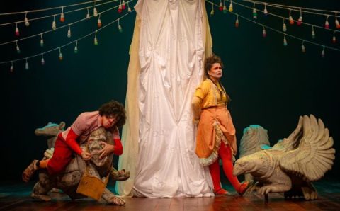 Grupo teatral de Primavera do Leste leva espetáculo e rodas de conversas a escolas públicas de Campo Verde e Rondonópolis