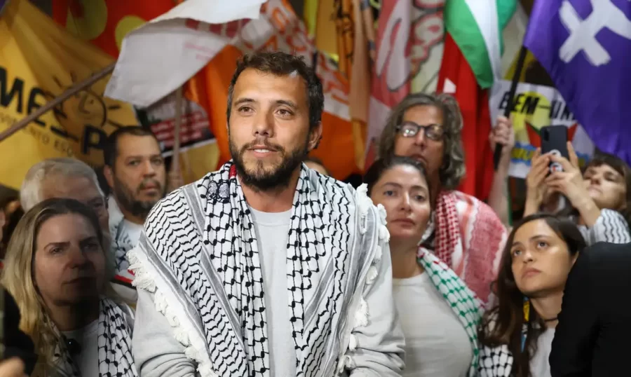 Thiago Ávila, preso por Israel, foi solto e está a caminho do Cairo