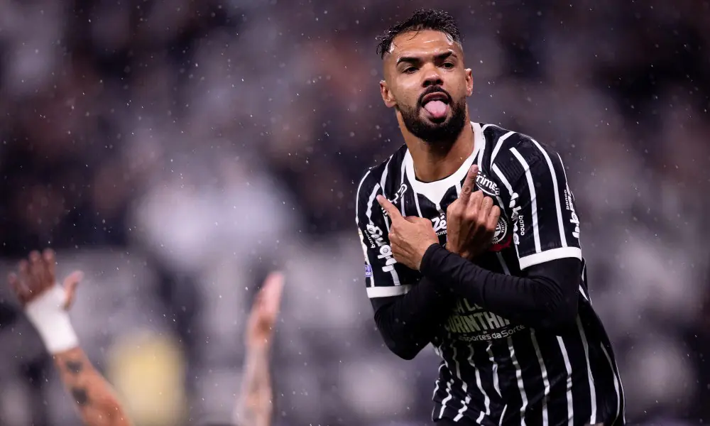 Corinthians vence o São Paulo e deixa a zona de rebaixamento do Brasileiro