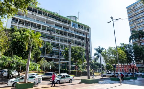 Prefeitura de Cuiabá evita gasto suspeito de R$ 70 milhões na Educação e abre investigação