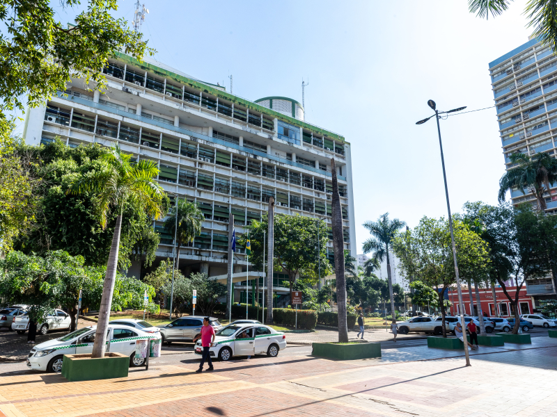 Prefeitura de Cuiabá evita gasto suspeito de R$ 70 milhões na Educação e abre investigação