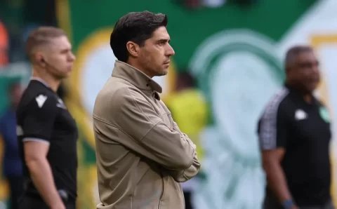 Abel defende jovem da base e critica CBF após vitória do Palmeiras: “Jogo nunca poderia ter existido”