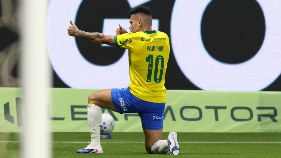 Com fim surreal, Palmeiras bate Chape e retoma vantagem na liderança