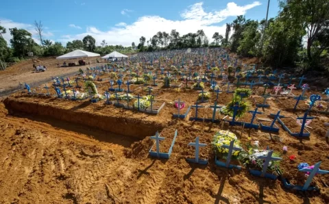 Negacionismo fez brasileiros “perderem” 3,4 anos de vida na pandemia